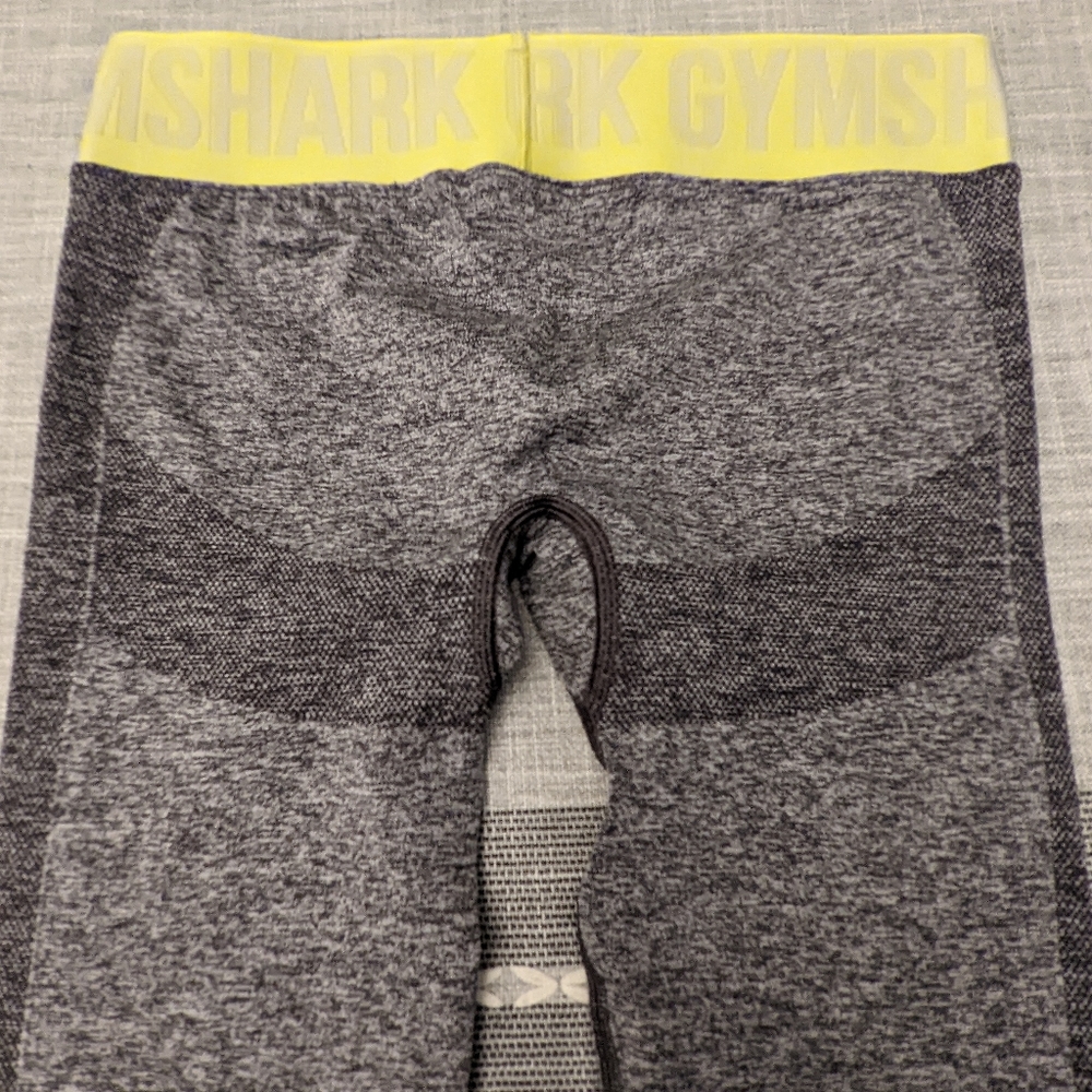 Gym shark (S) NWT Leggings